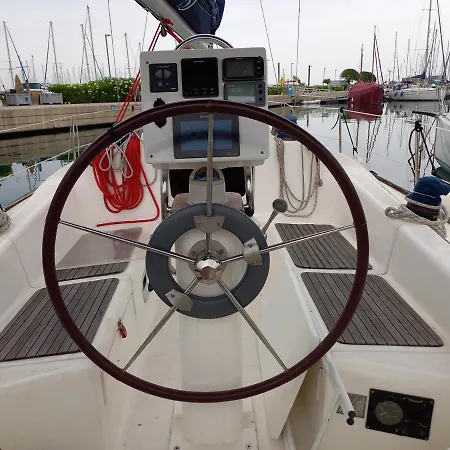 Botel Excelente Velero En Valencia