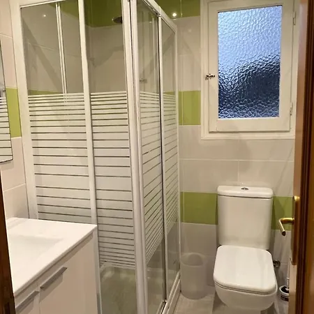 Habitación Con Baño Privado- En Casa Familiar Beatriz Valencia