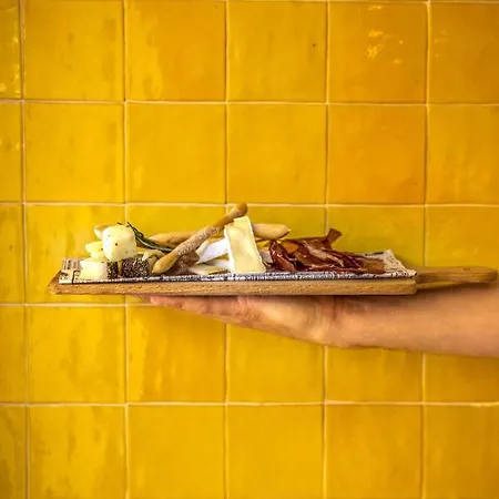 Mate Cosmo - Centre,