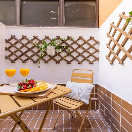 Florit Flats - The Apolo Loft Apartment