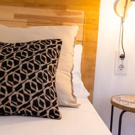 Florit Flats - The Apolo Loft Apartment