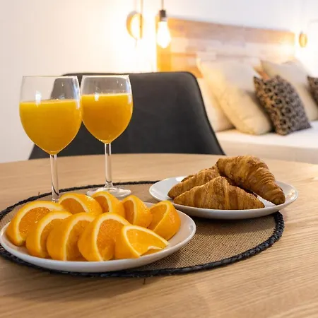 Florit Flats - The Apolo Loft Apartment