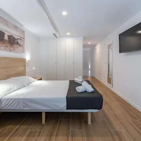 Apartament Travel Habitat Alameda Suites. *