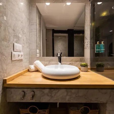 Florit Flats - The Apolo Loft