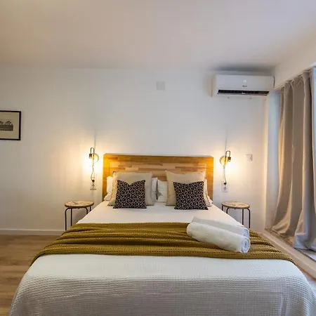 Florit Flats - The Apolo Loft Apartment
