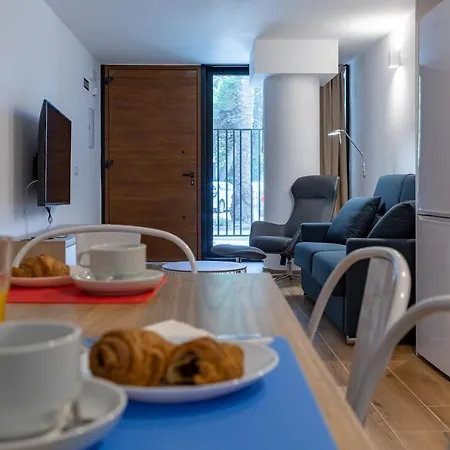 Апартаменты Travel Habitat Alameda Suites.