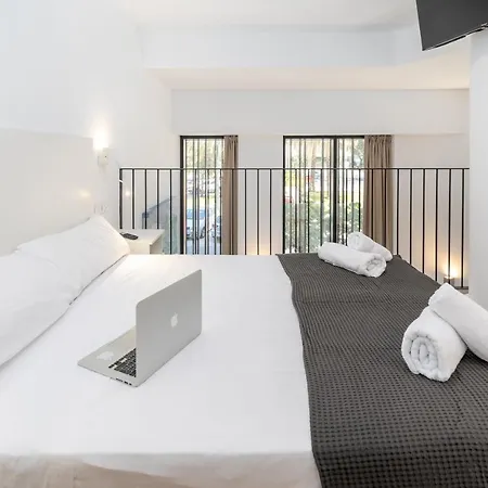 Апартаменты Travel Habitat Alameda Suites.