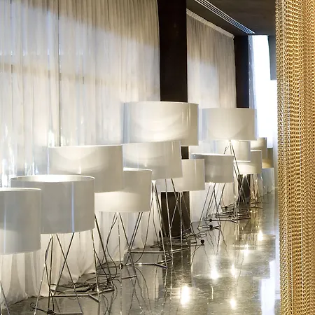 Medium Hotel