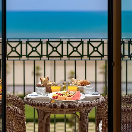لاس أريناس بالنياريو فندق 5*