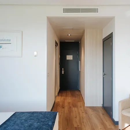 Отель Neptuno Playa & 4*