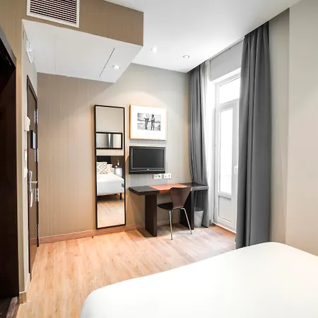 Petit Palace Plaza De La Reina ホテル 3*
