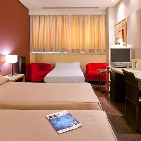 Hotel Silken Puerta 4*