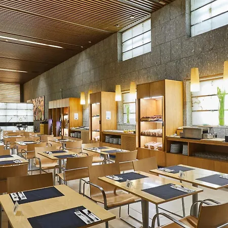 Hotel Silken Puerta 4*