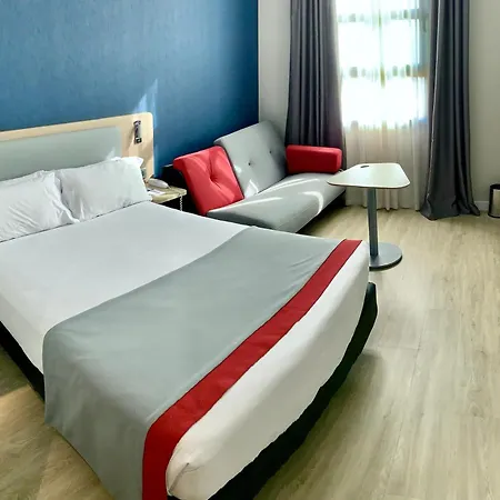 Hotell Express Ciudad De Ciencias By Ihg