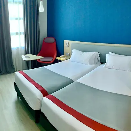 Hotell Express Ciudad De Ciencias By Ihg 3*