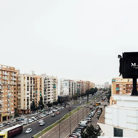 Malcom And Barret Hotel