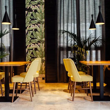 Malcom And Barret Hotel 3*