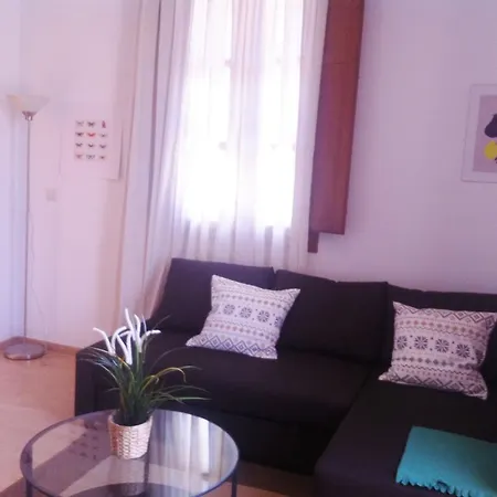 Sunny Central Market Apartment *