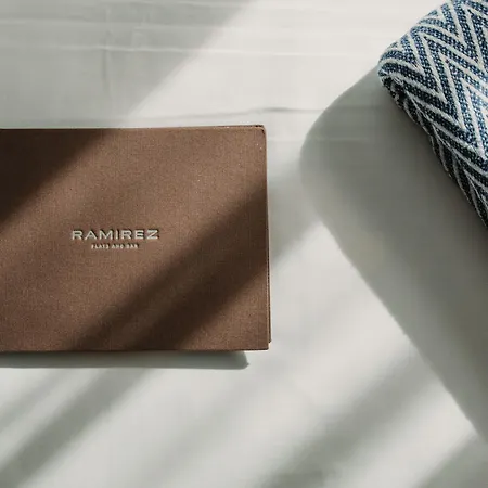 Ramirez Flats アパートホテル
