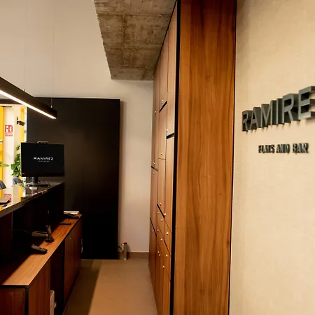 アパートホテル Ramirez Flats