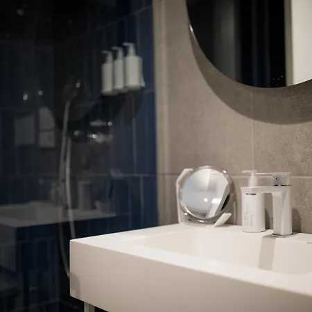 Mate Cosmo - Centre, 3*