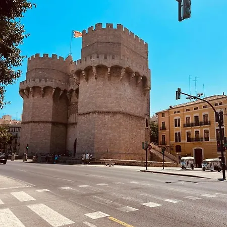 Magnifico Alojamiento En Torres De Serranos *