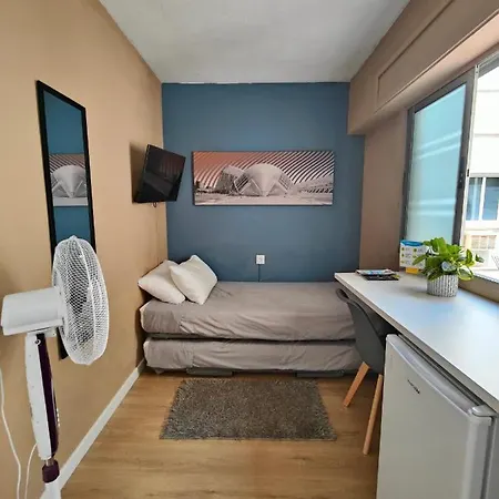 Habitacion En Alquiler, Valencia / Room For Rent, Valencia Homestay