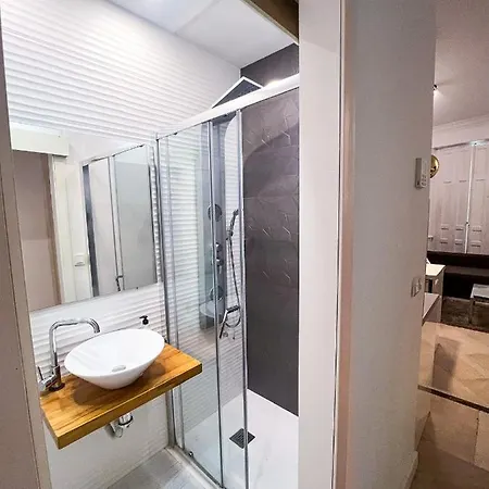 Baron Reina Apartment