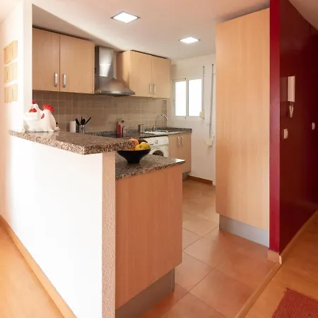 Luminoso. Comodo. Acogedor. Wifi. Junto A Ave Valence