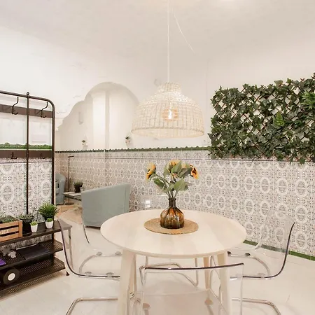 Lovely With Sunny Patio Near The Валенсия