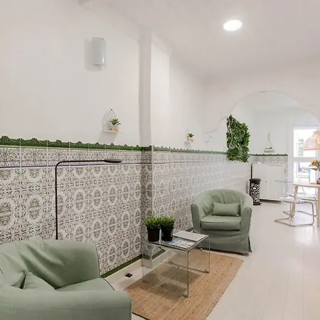 Lovely With Sunny Patio Near The *