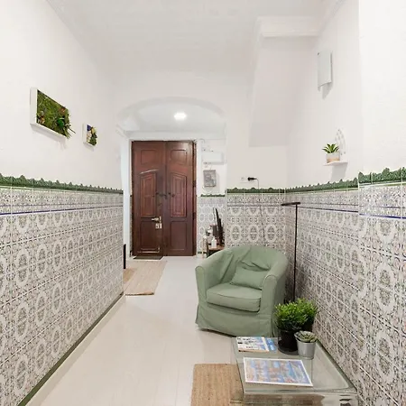 Дом отдыха Lovely With Sunny Patio Near The