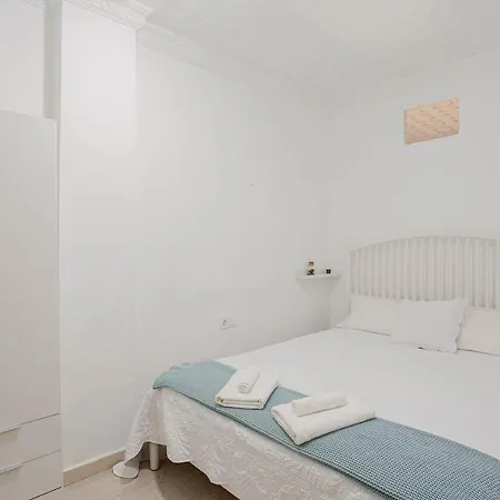 Сasa de vacaciones Lovely With Sunny Patio Near The