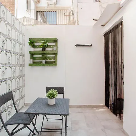 Lovely With Sunny Patio Near The * Валенсия