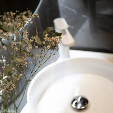 Neobeds - Stylish Modern 1br Near Old Town & Steps From Turia Park *