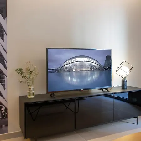 Daire Neobeds - Stylish Modern 1br Near Old Town & Steps From Turia Park Valensiya