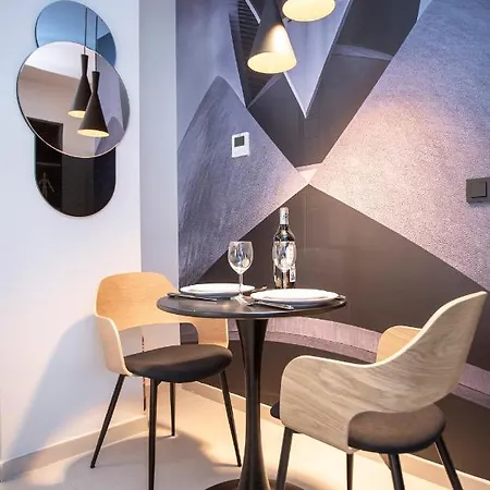 Neobeds - Stylish Modern 1br Near Old Town & Steps From Turia Park