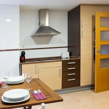 Апартаменты Lovely 2 Bedroom Terrace Wifi Parking Ac Heating Attic *