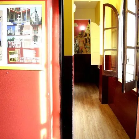 אכסניה Feetup Backpackers *