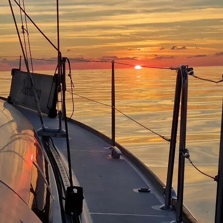 Velero Monia Botel