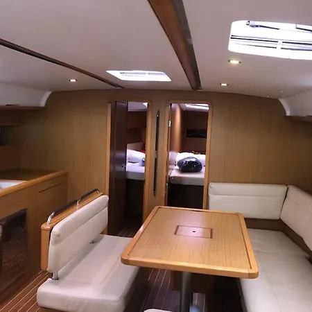 Velero Monia Botel