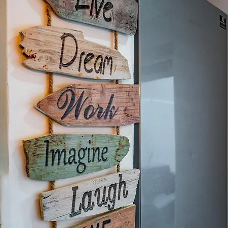 Sunny On Cabanal Beach * Valenza