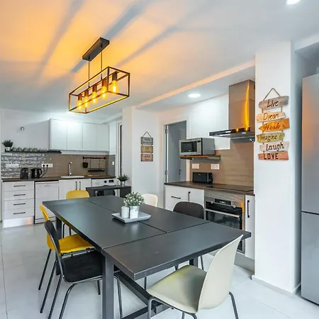 Sunny On Cabanal Beach Apartment