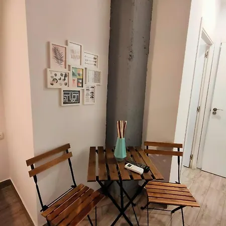 Apartamento Pequeno Con Mini Piscina - No Climatizada *