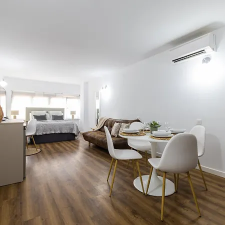 Florit Flats - The Apolo Appartement