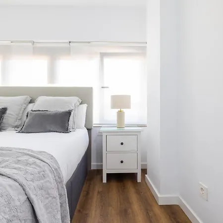 Florit Flats - The Apolo