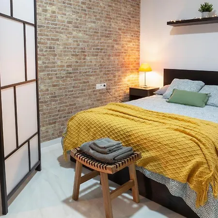 Apartment Artistic Digital Retreat-great Location Near Metro