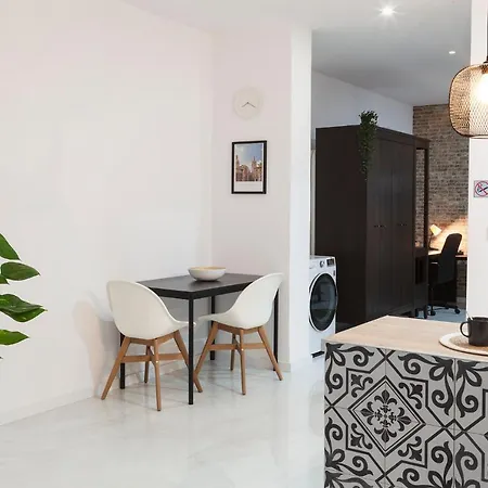 Artistic Digital Retreat-great Location Near Metro Apartment Valencia