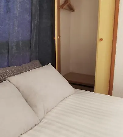 Quarto em Acomodações Particulares Habitación Doble Cerca Al Centro. *