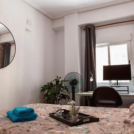 Artsy Large Getaway - 2 Bedroom W Huge Patio - Great For Families And Digital Nomads * 瓦伦西亚